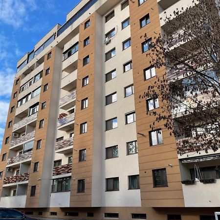New Studio Pitesti Luaran gambar