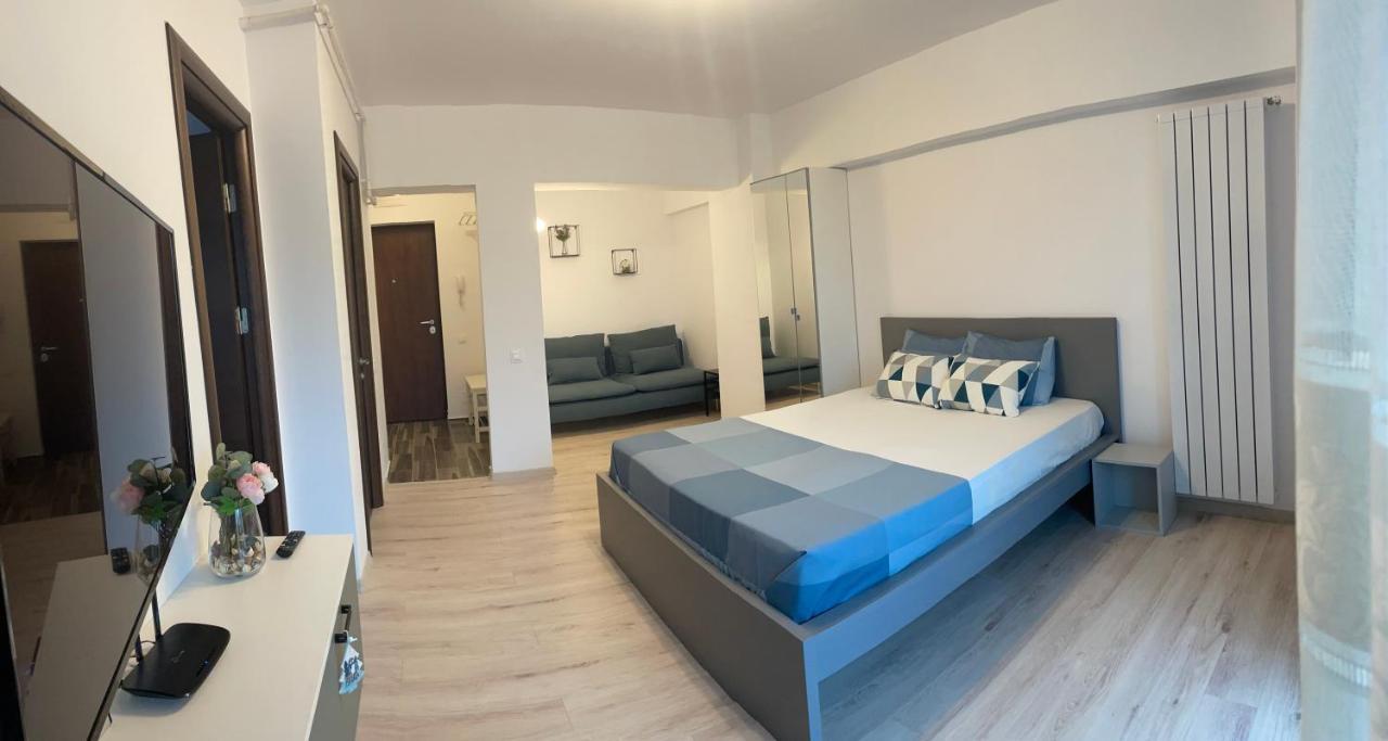 New Studio Pitesti Luaran gambar